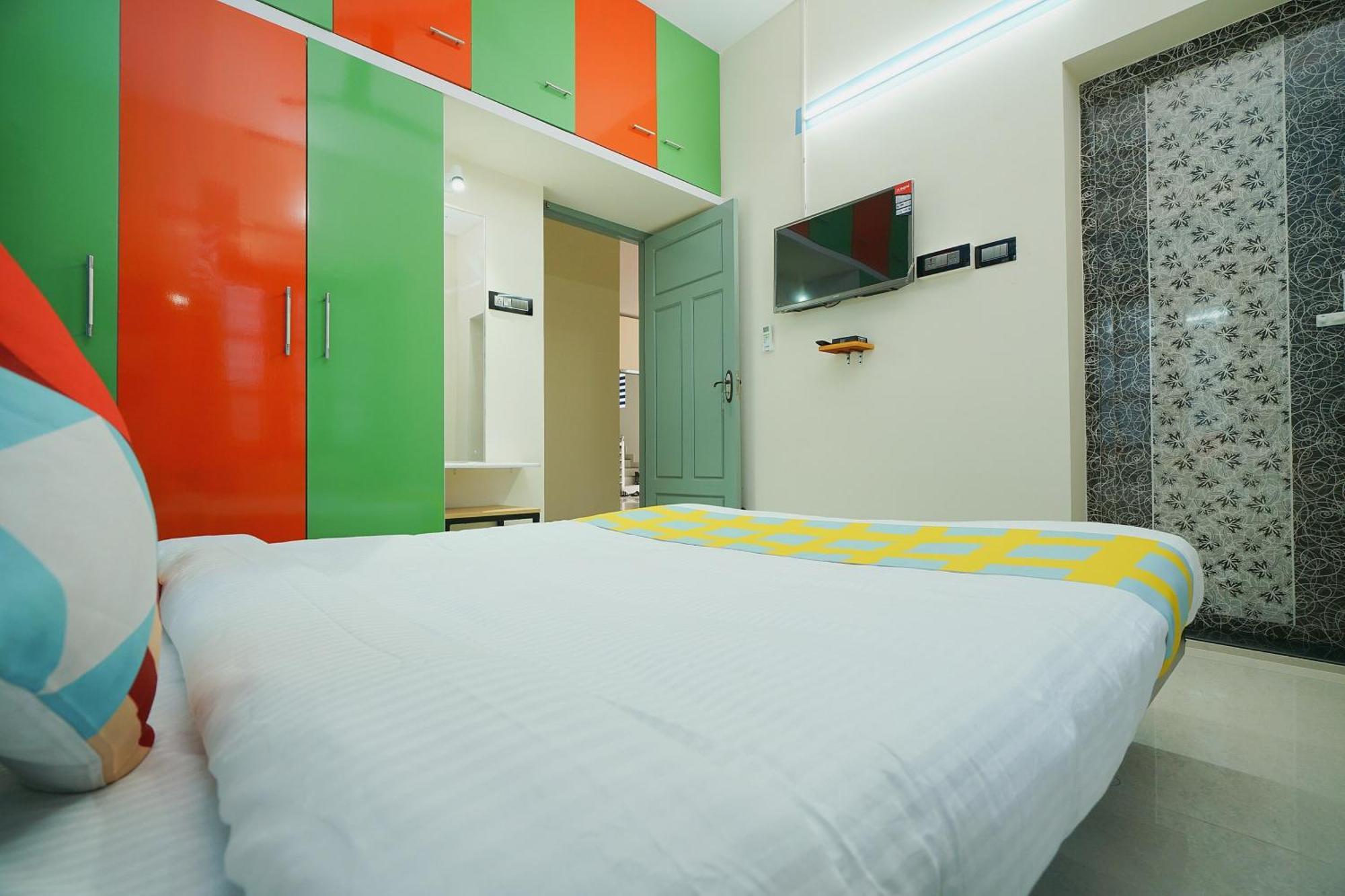 Hotel O Majestic Stays Kazhakuttam ภายนอก รูปภาพ