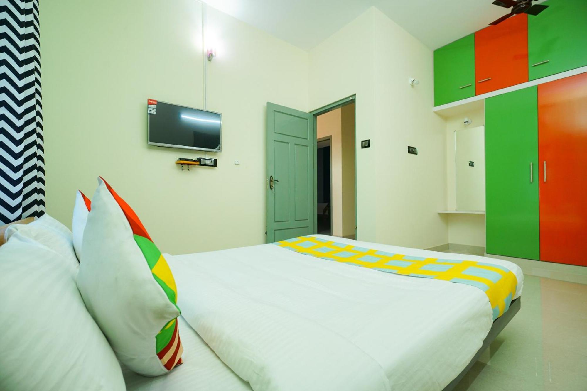 Hotel O Majestic Stays Kazhakuttam ภายนอก รูปภาพ